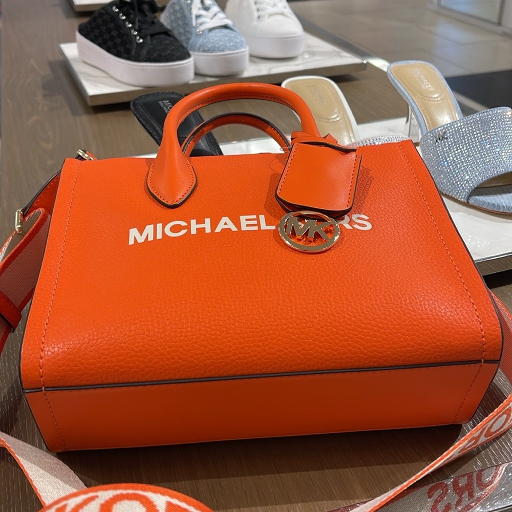 Michael Kors Mirella Small Pebbled Leather Shopper Top Zip Crossbody XBODY
Poppy - Picture 8 of 16